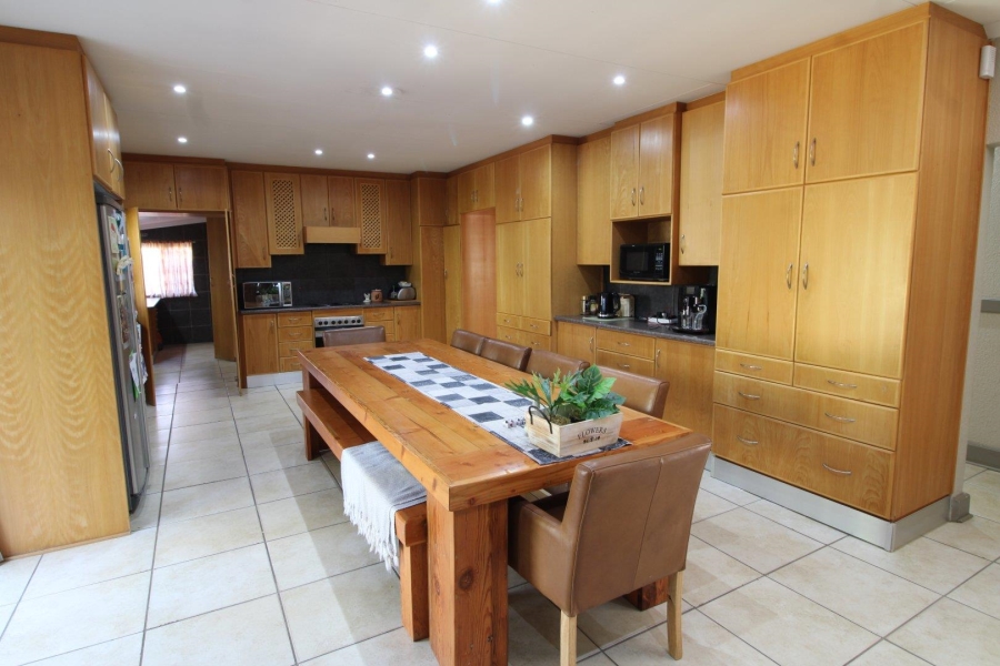 6 Bedroom Property for Sale in Doringkruin North West